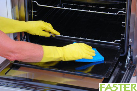 Mẹo làm sạch lò nướng với giấm trắng và baking soda