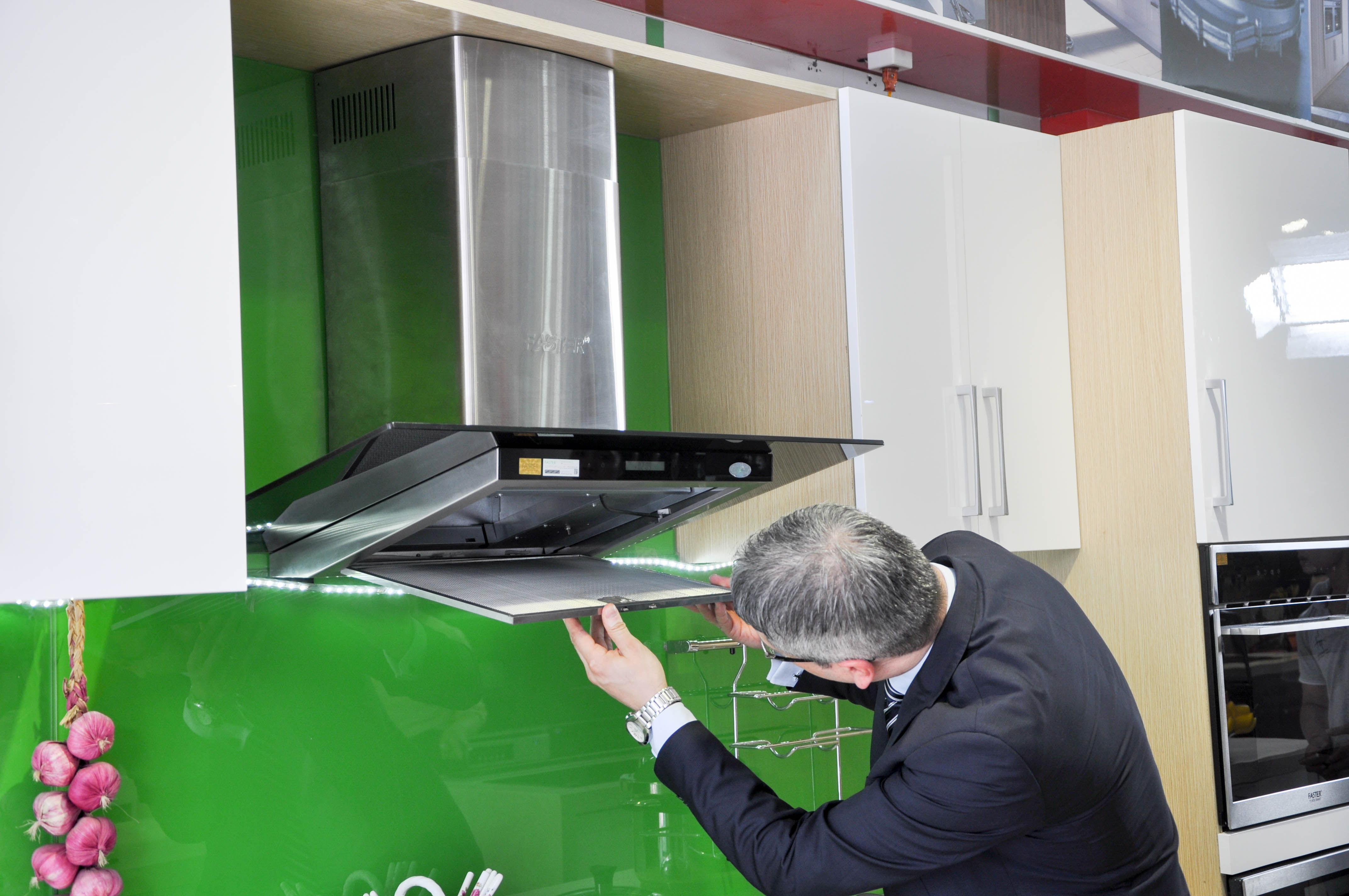 SỬ DỤNG MÁY HÚT MÙI, HÚT KHÓI HIỆU QUẢ NHẤT