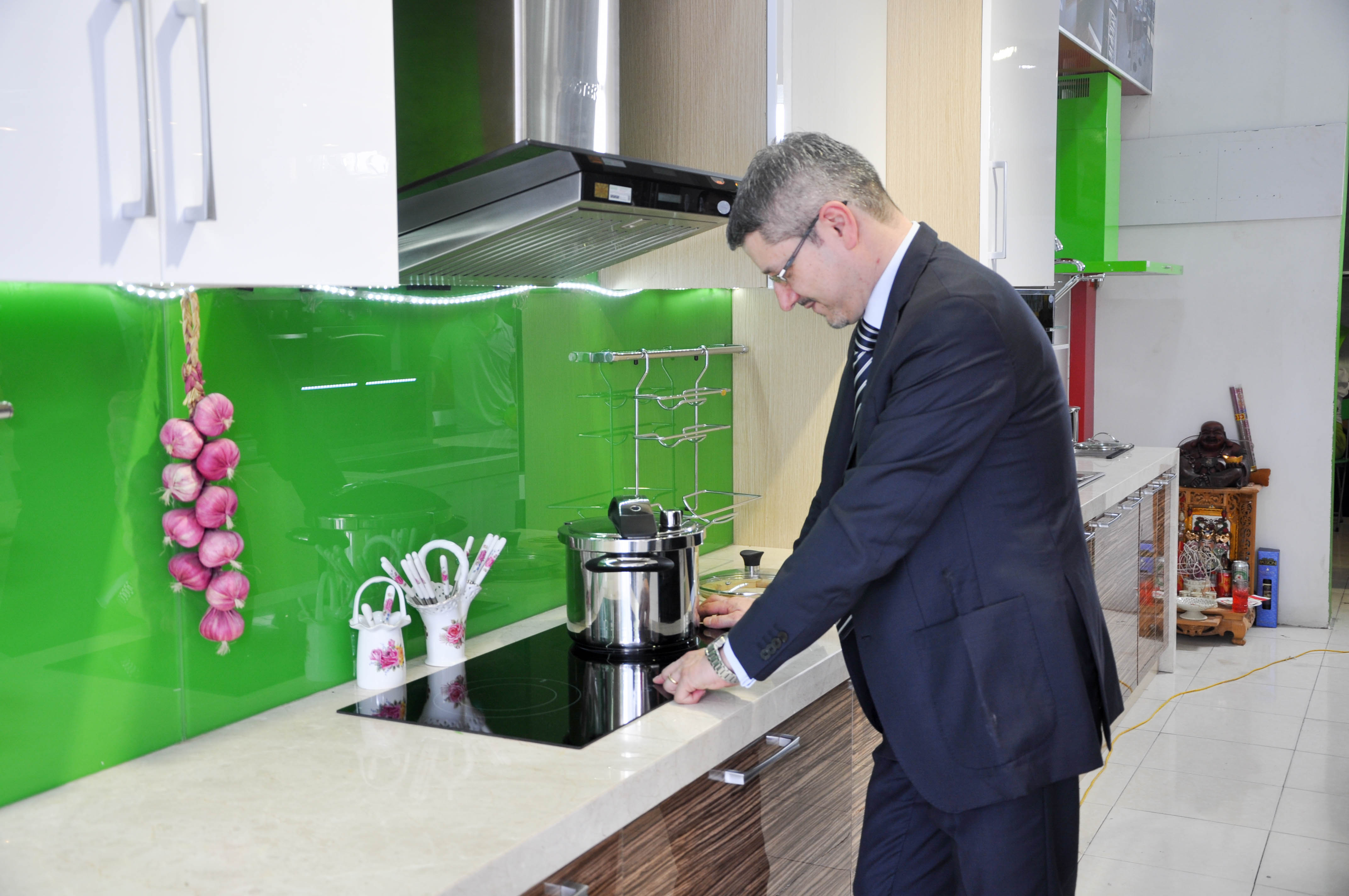 Ưu điểm vượt trội của bếp điện từ nhập khẩu Faster